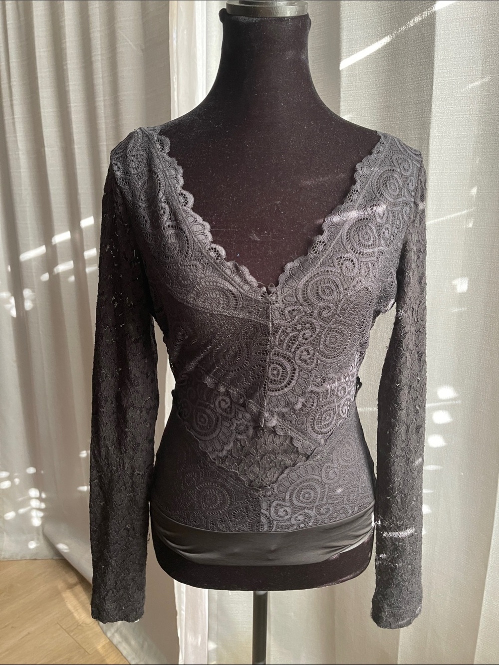 bebe Black Lace Long Sleeve V-Neck Bodysuit